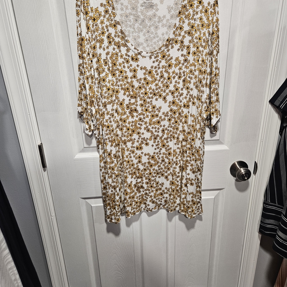 Lane Bryant Yellow Floral Short Sleeve Top